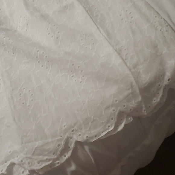 🍭1 L left🌼New boutique sleevless eyelet tank - Picture 6 of 9